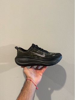 Nike Vomero Plus - Men’s Size 9