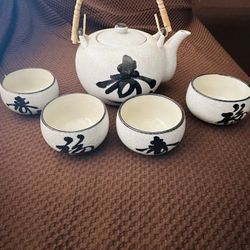 NEW CHINESE TEA SET BEATIFUL PERFECT CONDITION 