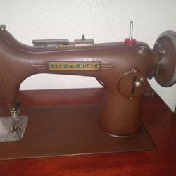 New Home light Running Sewing Machine