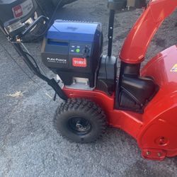Mower Toro snowblower new 60 V no batteries no charger