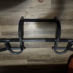 Pull Up Bar 