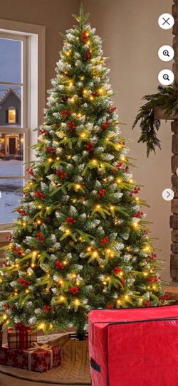 6ft Pre Lit Artificial Christmas Tree with Red Berries