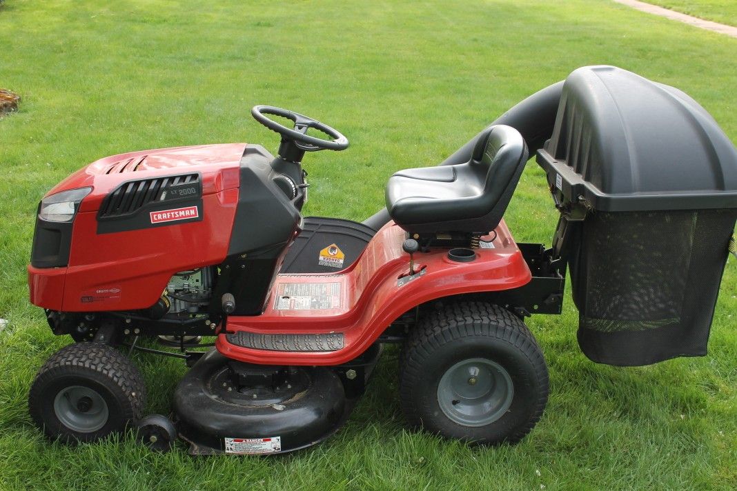 Craftsman two bin bagger RIDING TRACTOR LAWN MOWER 2013. for Sale in ...