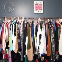 Onlyyyy $20 !! Clothing Rack 