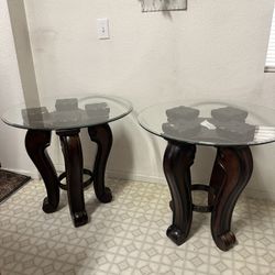 Beautiful Set of 2 End Tables   very sturdy  