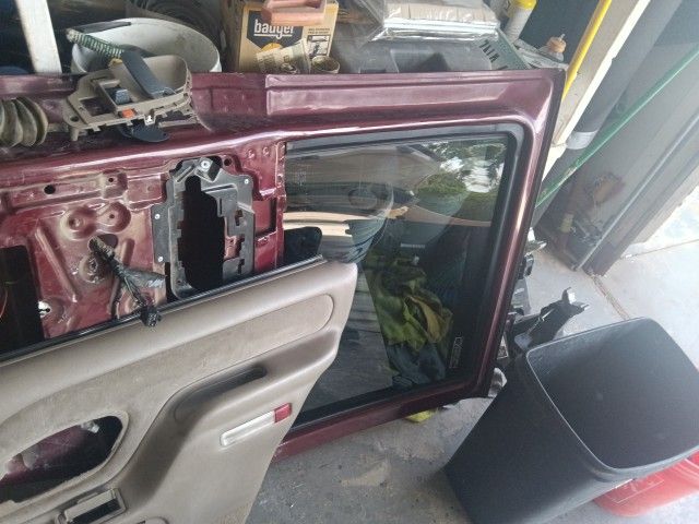 98 Tahoe Yukon Chevy 98 Window And Panel