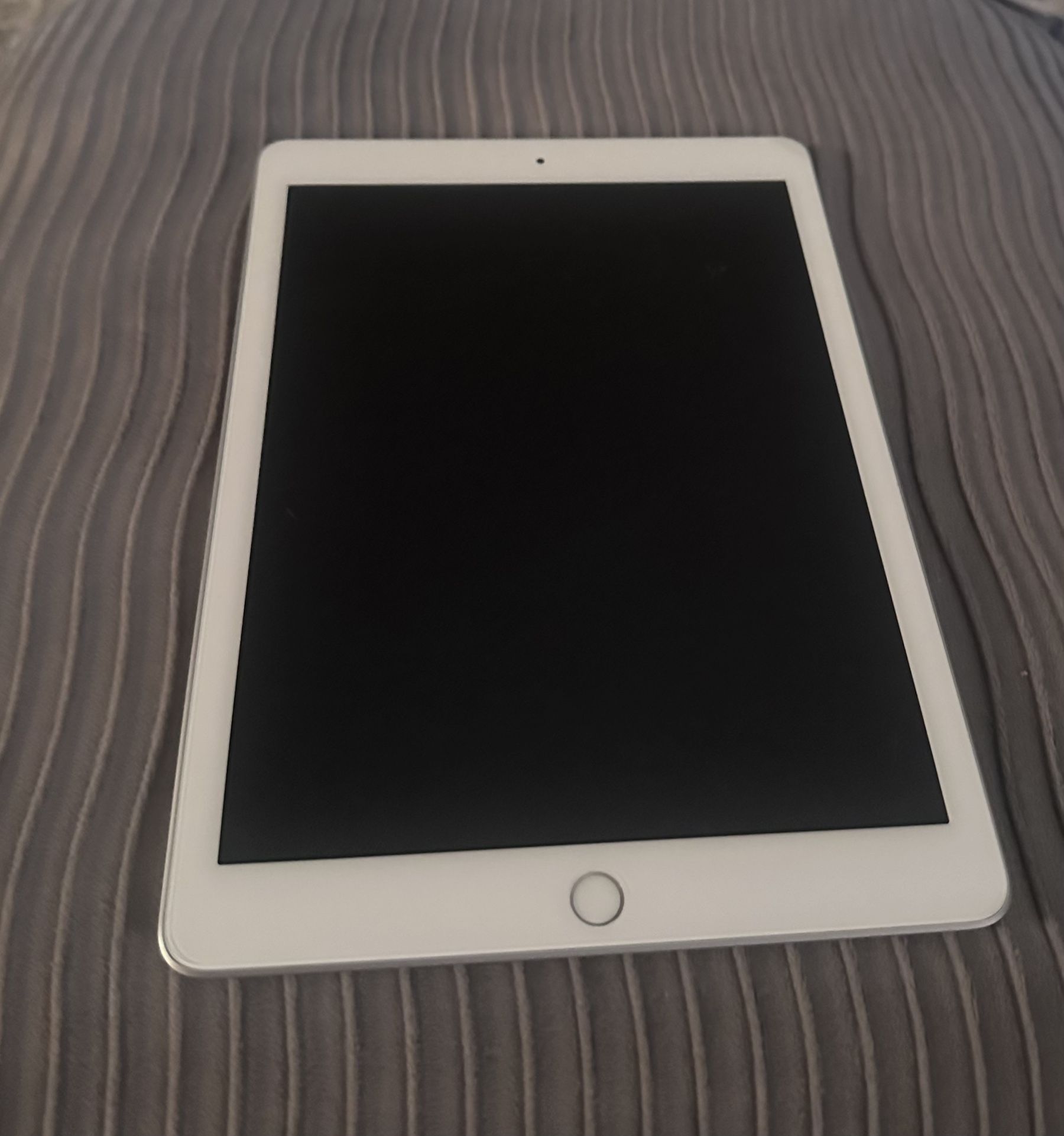Apple iPad  9.7 In  17.7.10 