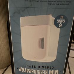 Mini Fridge 