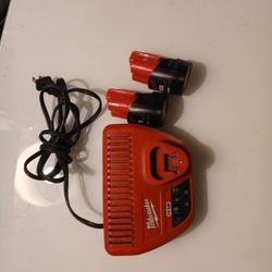 MILLWALKEE  M12  1.5 AH BATTERY  CHARGER W/ 2 NEW BATTERIES 