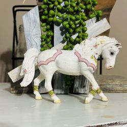 Beautiful 2006 Retired Schleich White Stallion Decorated w/ Pink Roses