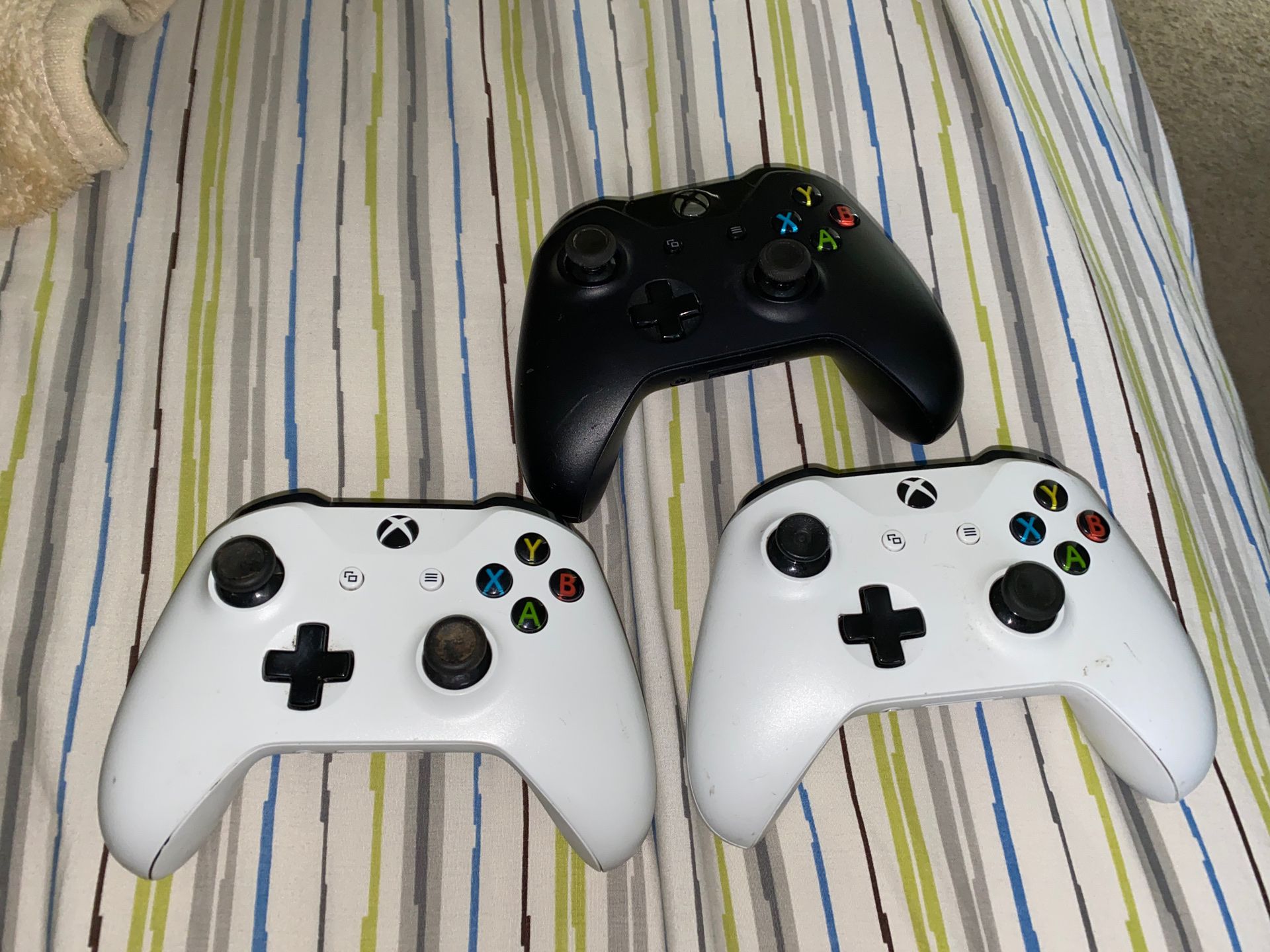 Xbox controllers READ DISCRIPTION !
