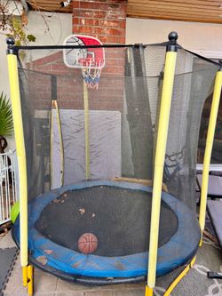 66'' Trampoline for Kids with Basketball Hoop, Rubber Ball and Enclosure Net
