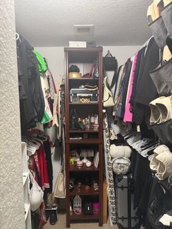 2 multi-purpose shelves.Estanterias