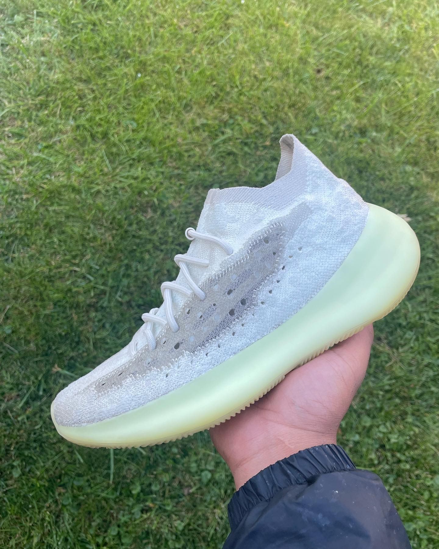 Yeezy 380 Calcite Glow Sz 10