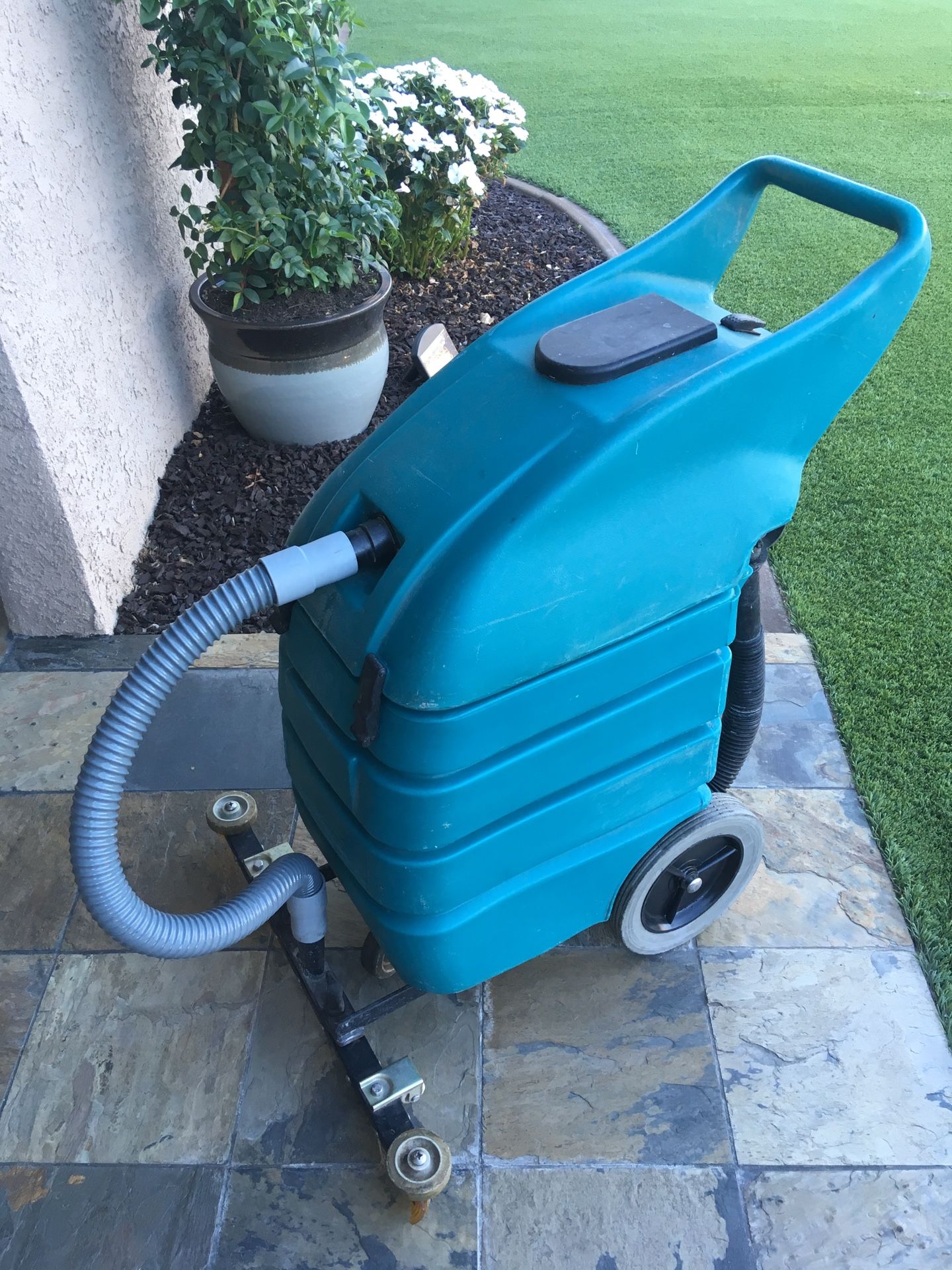 TENNANT 15 GALLON WET VAC for Sale in Anaheim, CA OfferUp