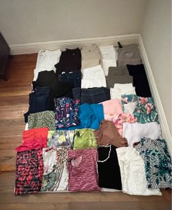 Bundle of Women or Teenager's Clothes, Size: M, L , XL (35 Pieces)