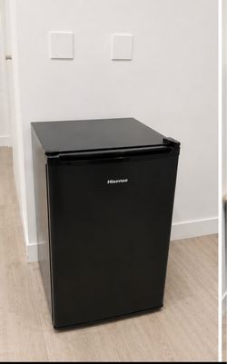 Hisense Black Compact Mini Fridge