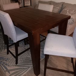 Table & Chairs