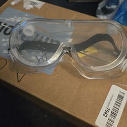 30 Brand New Pair Of Brand New Safty Goggles 