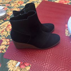 Tom’s Black Suede Wedge Shoes Size 8.5