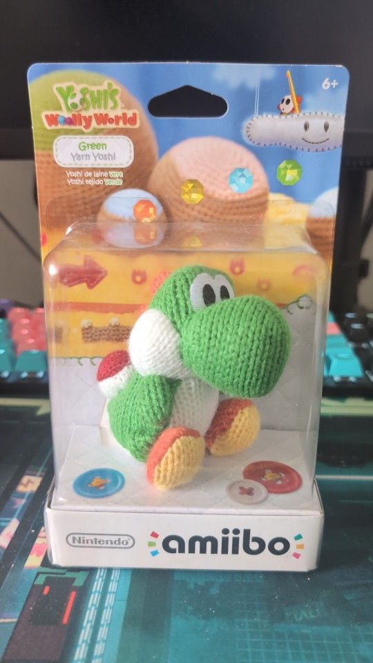 Green Yarn Yoshi Amiibo In Box