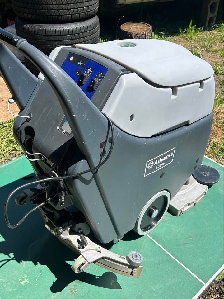 Advanced SC450 Floor Scrubber