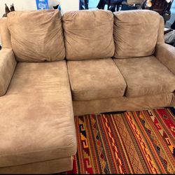 🚚 Free Delivery- Ashley Furniture Sectional Sofa Reversible Left Or Right Facing Chaise