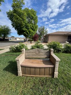 60$$ REALLY NICE OUTDOOR BENCH (FREE DELIVERY)