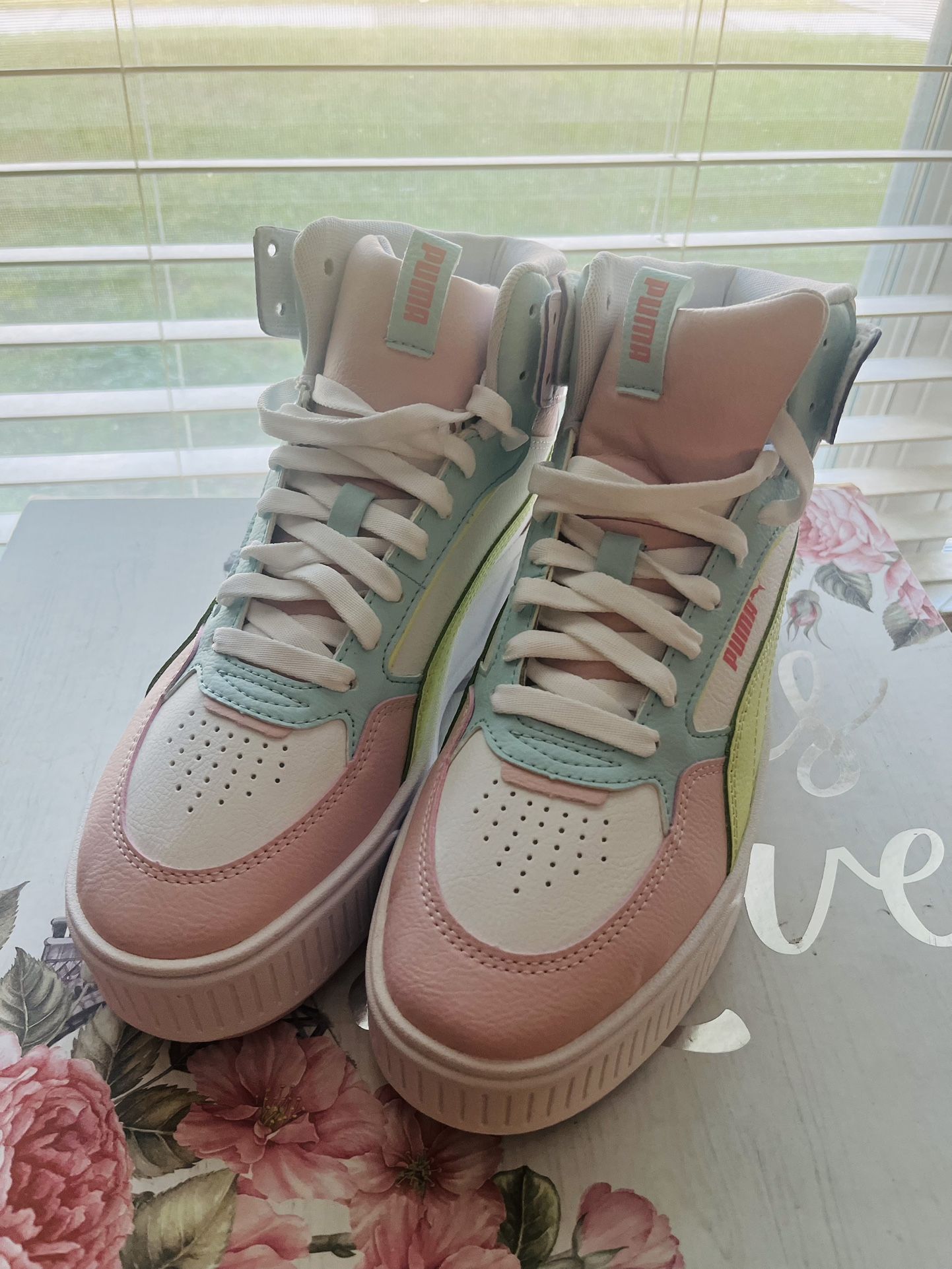 Brand New Girls Puma Hightop’s