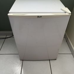 White Avanti Mini Fridge 