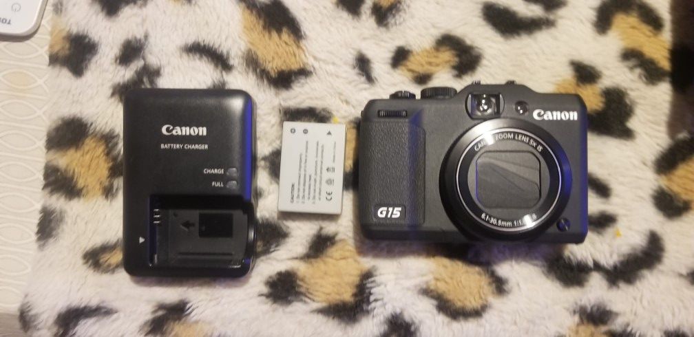 Canon Powershot G15 With Charger And Batteries