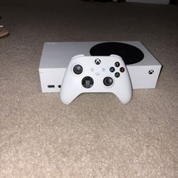Xbox Series S 512GB With Controller Rechargeable Batteries