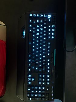 Logitech g910 gaming keyboard