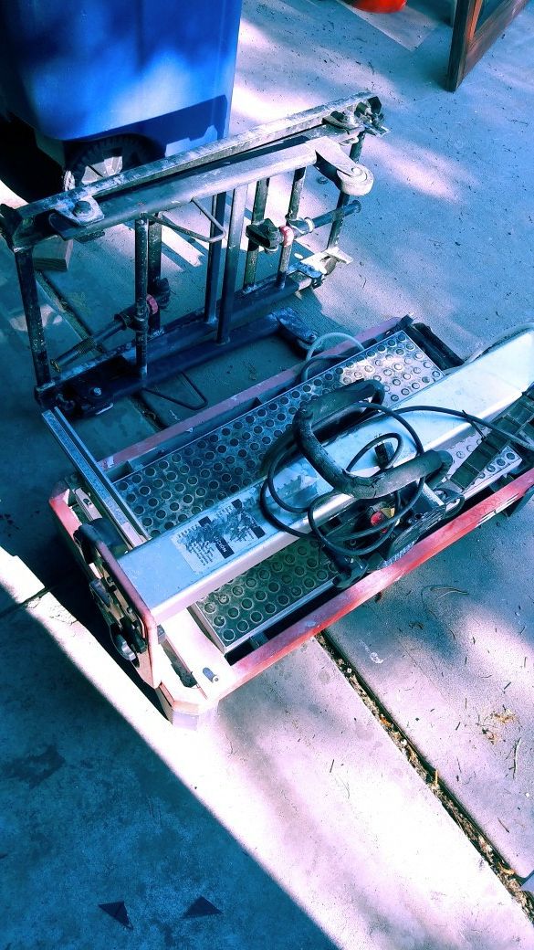 Husky thd1150L Tile Bridge saw