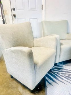 4 Dining Chairs - Great Condition