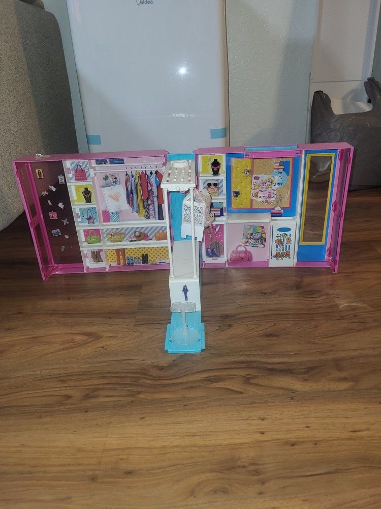 BARBIE DREAM CLOSET