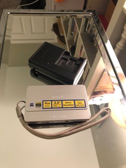 Sony cybershot digital camera with charger
