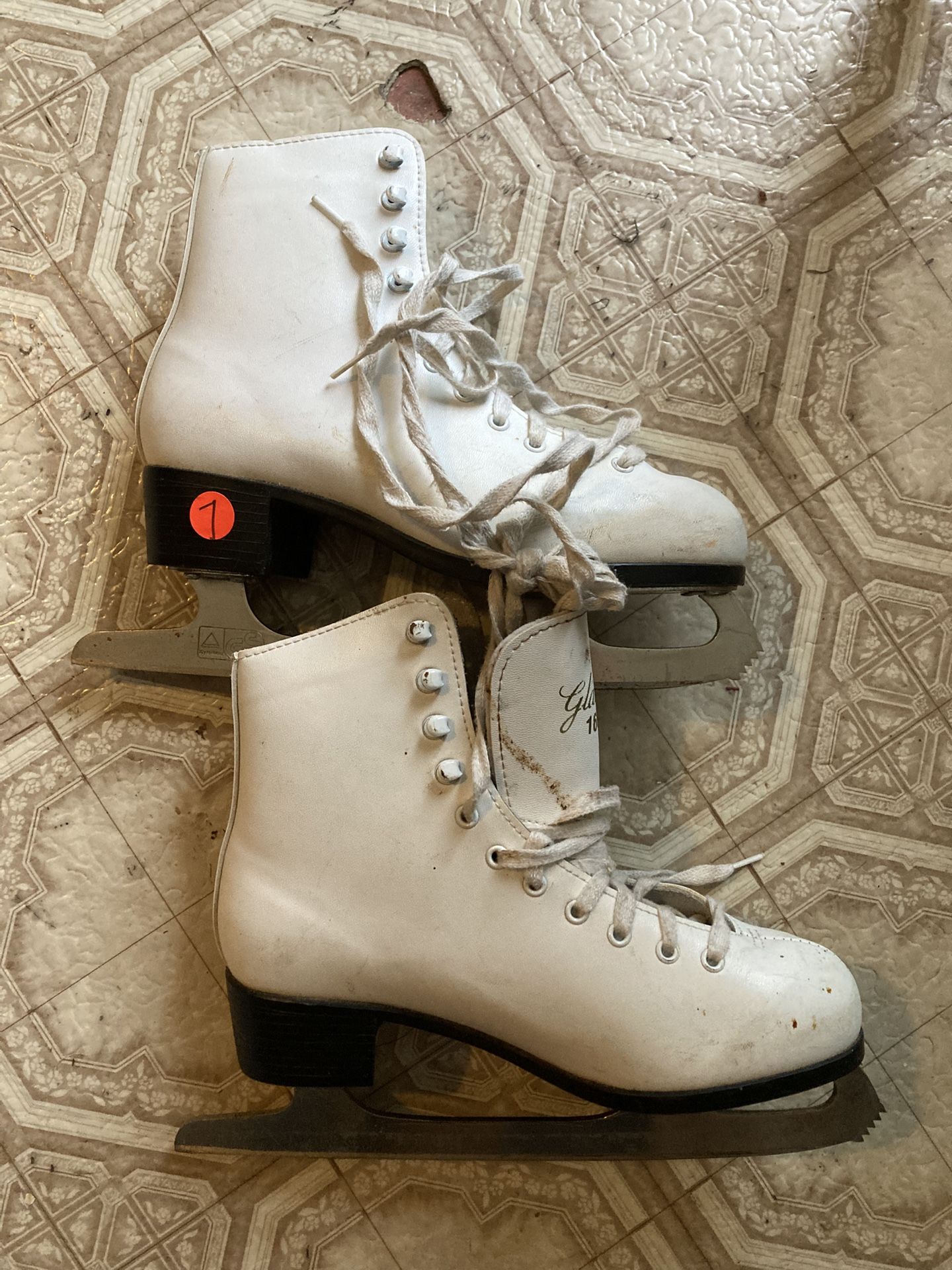 Women’s. Ice Skates Sz 7
