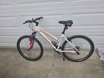 Specialized Myka women's Mountain Bike size medium frame - 5' 4 to 5' 8" rider