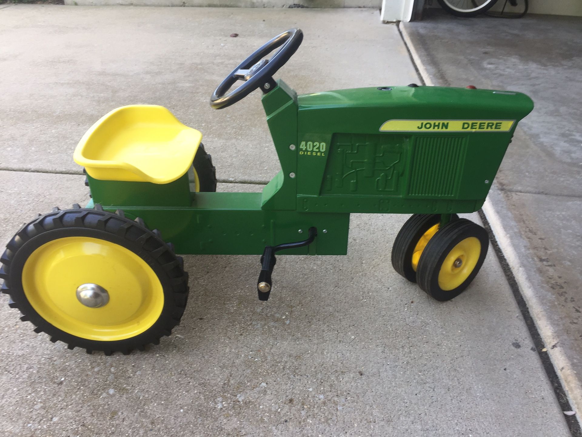 John Deere Pedal Tractor