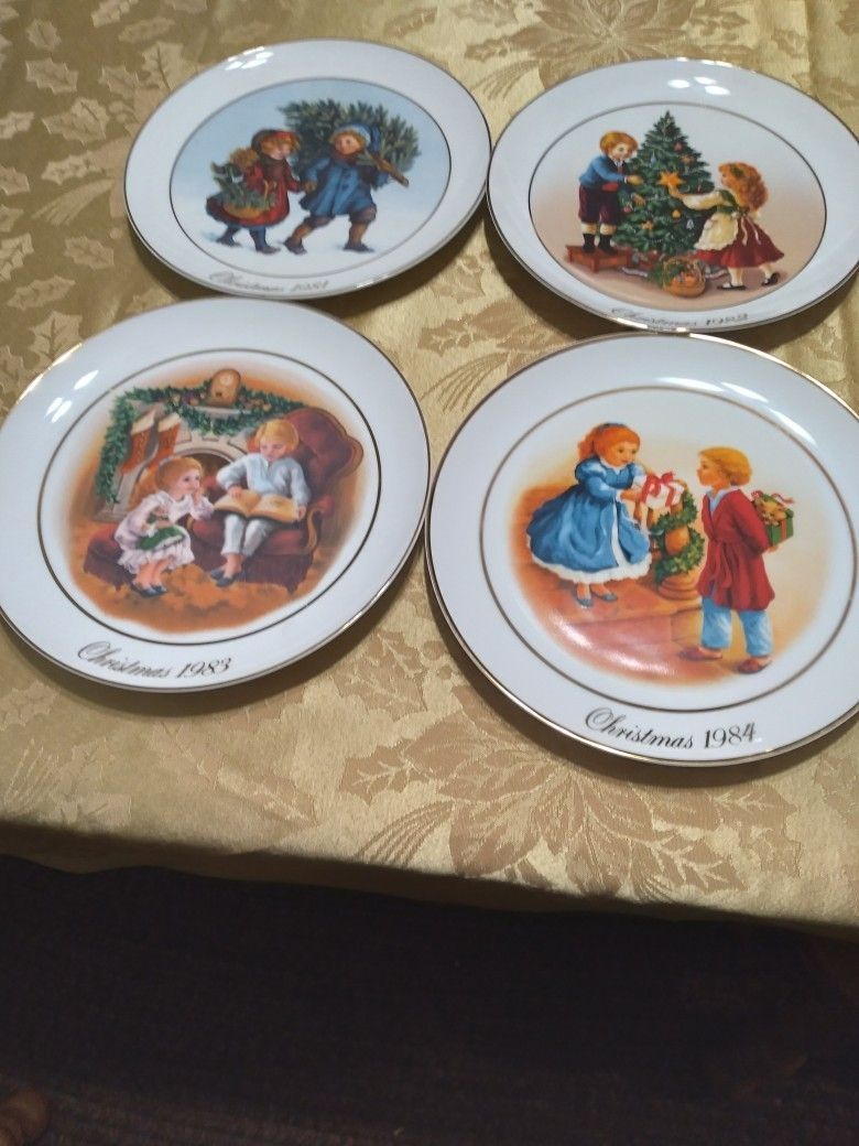 Vintage Avon Christmas Memories Series Plates