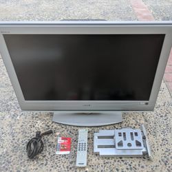 Sony 32 inch Flat screen TV + Remote and Articulating Wall Mount