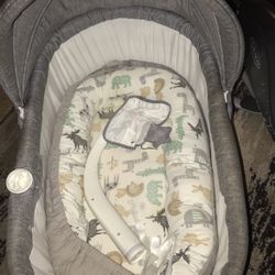 Comfy Sturdy Bassinette With Baby Matt And Battery Operated Mobil 