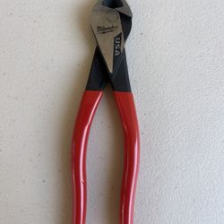 Milwaukee 8 in. Diagonal Cutting Pliers with Dipped Grip