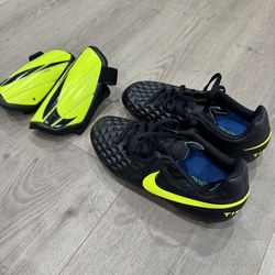 Zapatos De Futbol Soccer Nike Con Espinilleras Incluidas Para Niño Size 3Y