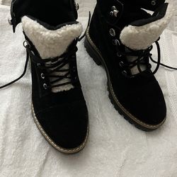 black comfy boots Size 8