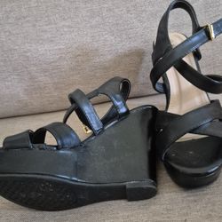 BLACK WEDGES SIZE 5