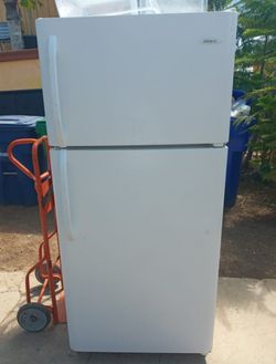 Apartamento Size Refrigerator