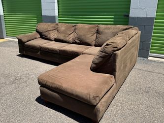 Brown sectional couch with chaise in good condition