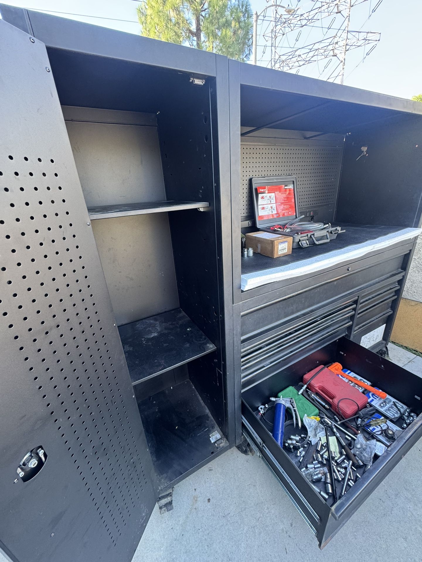 Husky Tool Box W/ Hutch